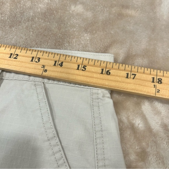 Eddie Bauer Adventure Ripstop Shorts Womens sz  8P Beige Hiking Outdoor new walk - Picture 10 of 16